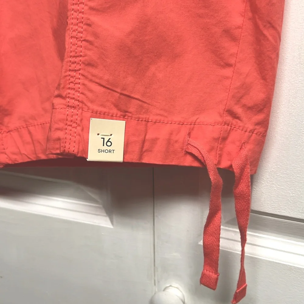 St Johns Bay George Peach Pink Mid Rise Cargo Bermuda Shorts Size 16 NWT